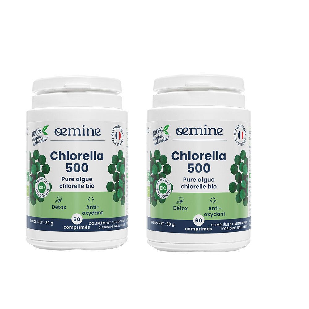 Deux pots blancs avec étiquette verte. Inscription: OEMINE CHLORELLA 500 Bio. Comprimés. Texte: Cure détox.