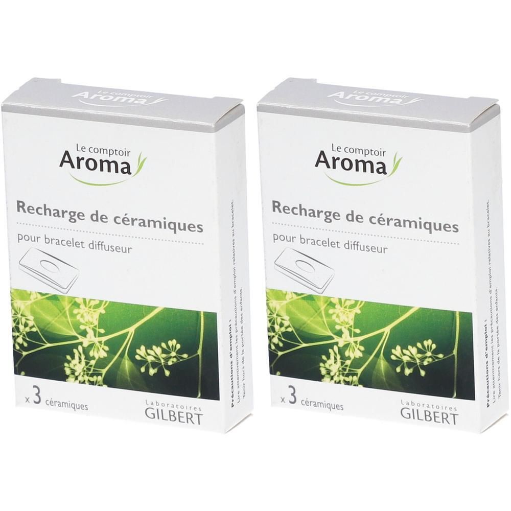 Deux boîtes blanches avec "Le comptoir Aroma". Texte: "Recharge de céramiques pour bracelet diffuseur". Contient 3 céramiques. Marque GILBERT.