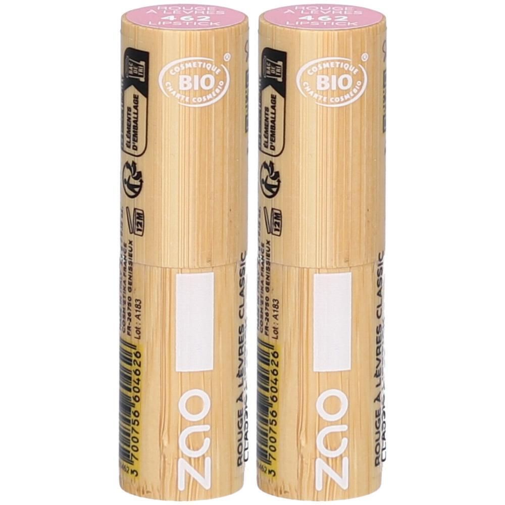 Deux rouges à lèvres ZAO en étuis bambou. Couleur rose, avec inscriptions et certifications. Design classique.