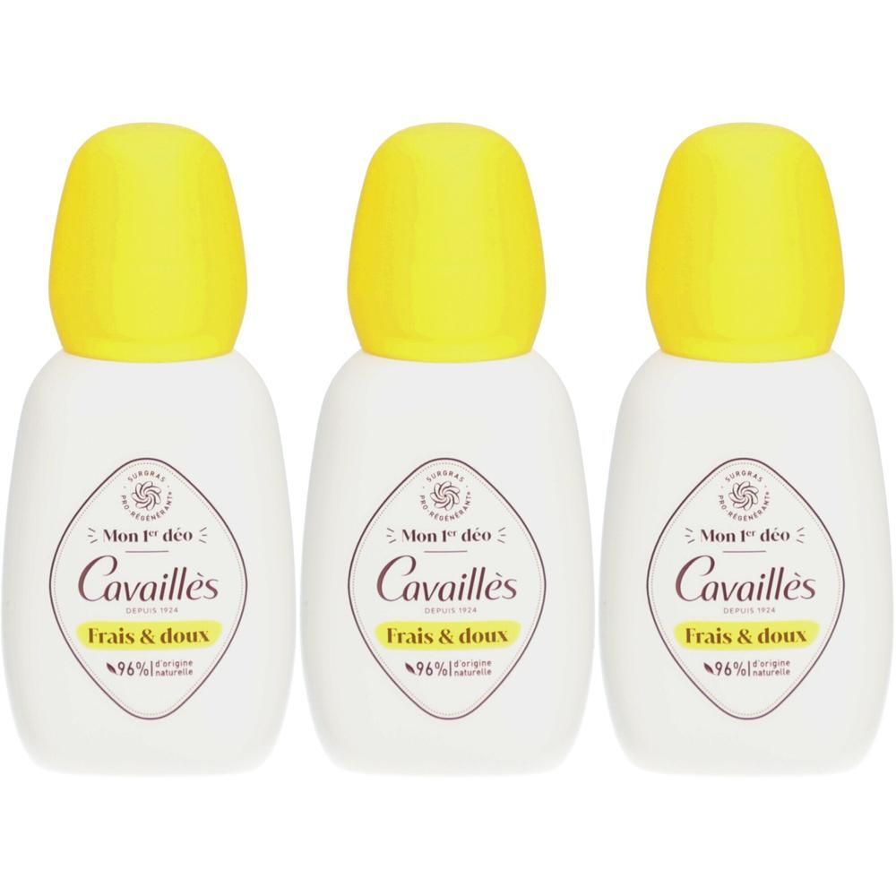Trois flacons de déodorant blancs avec bouchons jaunes. Inscription: Cavaillès, Mon 1er déo, Frais & doux. 96% ingrédients naturels.