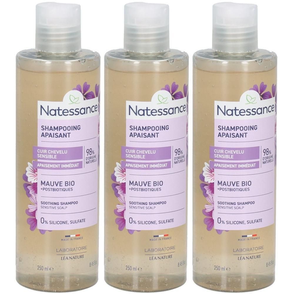 Trois flacons de shampooing Natessance. Inscription: Shampooing Apaisant, Cuir Chevelu Sensible, Mauve Bio. 0% silicone, sulfate.
