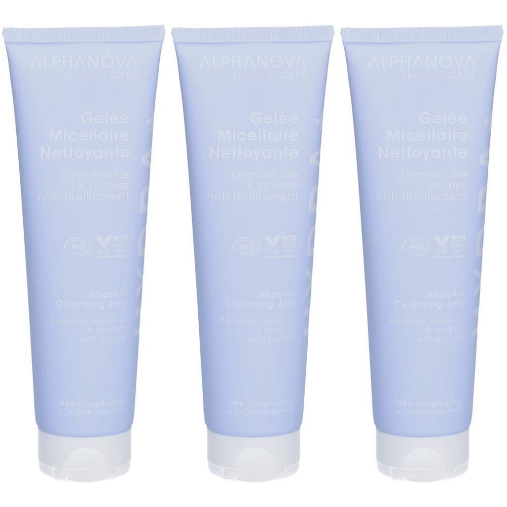 Trois tubes bleu clair. Inscription "ALPHANOVA", "Gelee Micellaire Nettoyante" sur chaque tube. Label vegan.