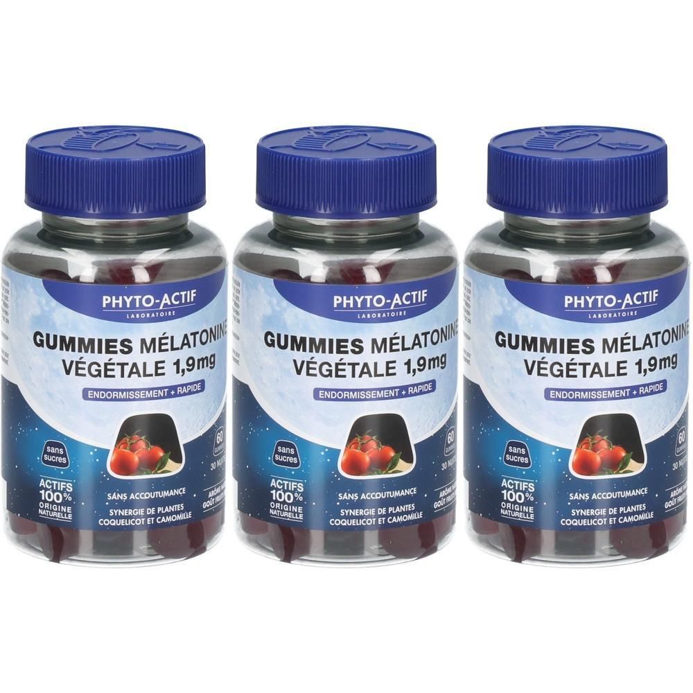 Trois flacons avec des bouchons bleus. Les étiquettes indiquent "GUMMIES MÉLATONINE VÉGÉTALE 1,9mg". Les flacons contiennent des gommes.