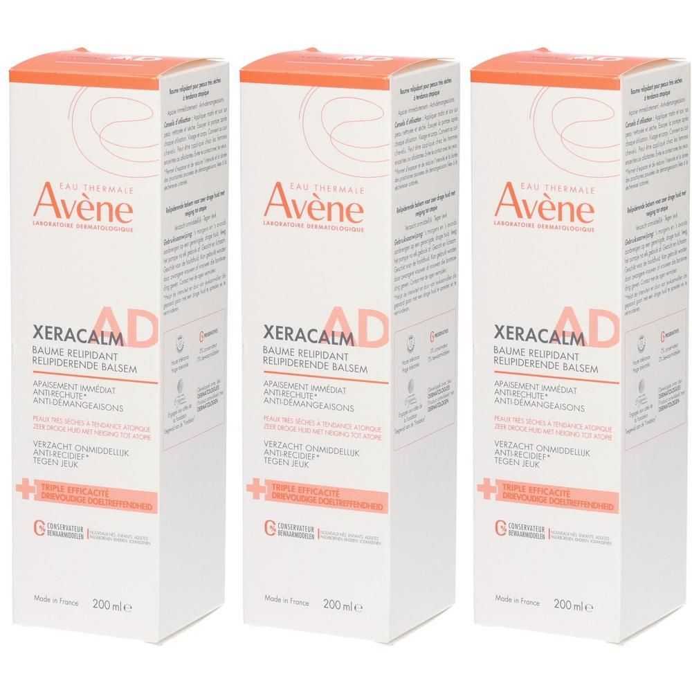 Trois boîtes blanches avec accents orange. Inscription: Avène XeraCalm AD Baume relipidant. 200 ml. Avec logo.