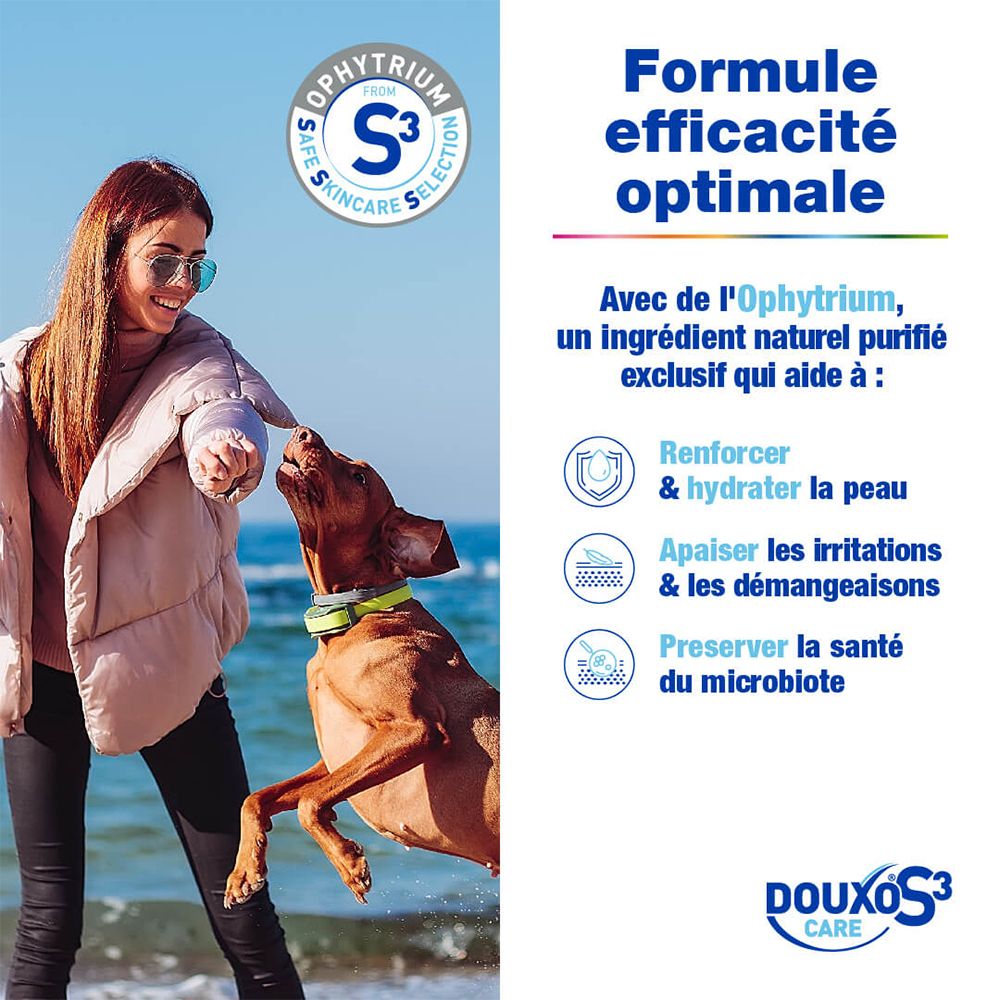 Femme avec chien à la plage, DOUXO S3 CARE à l'Ophytrum : renforce, apaise la peau, protège le microbiome.
