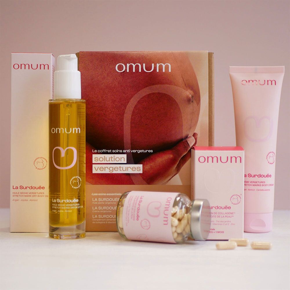 Set Omum "La Surdouée" : Huile vergetures, crème corps et capsules disposés avec emballage.