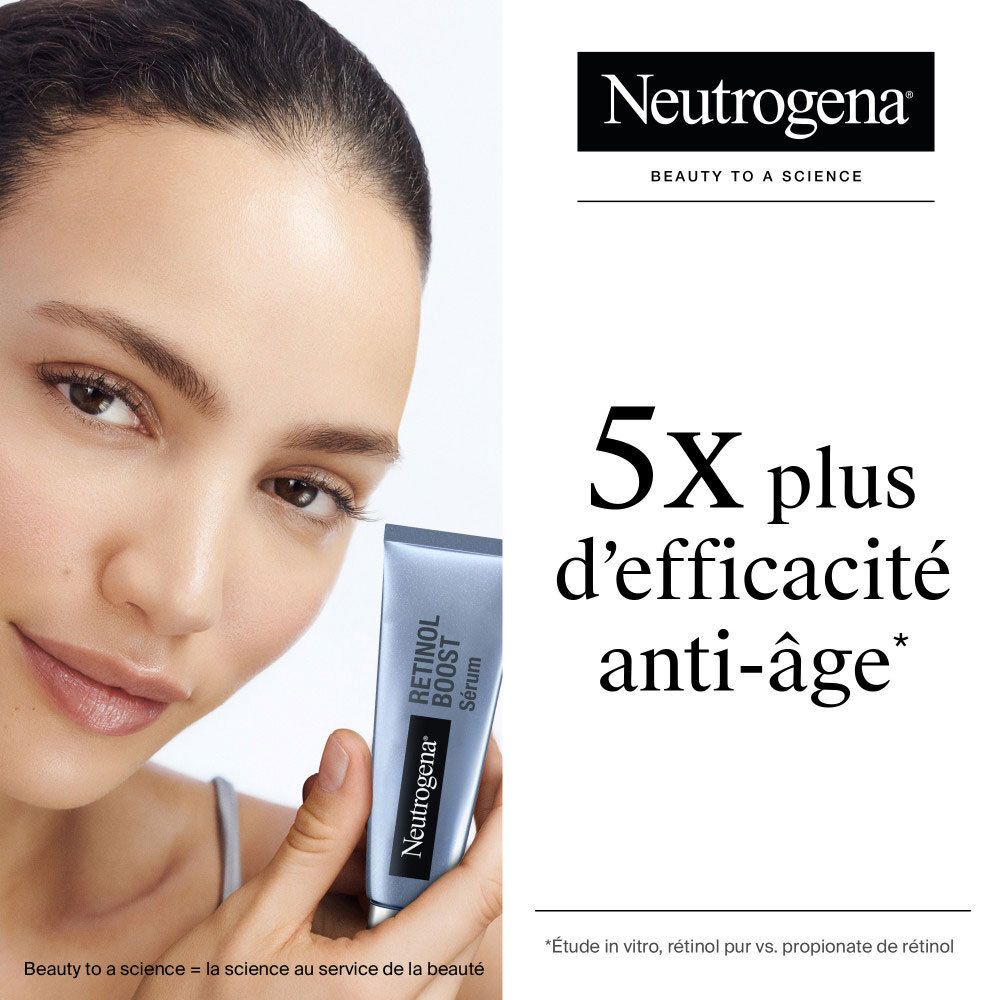 Femme tenant un tube de Neutrogena Retinol Boost Sérum. "5x plus d'efficacité anti-âge".