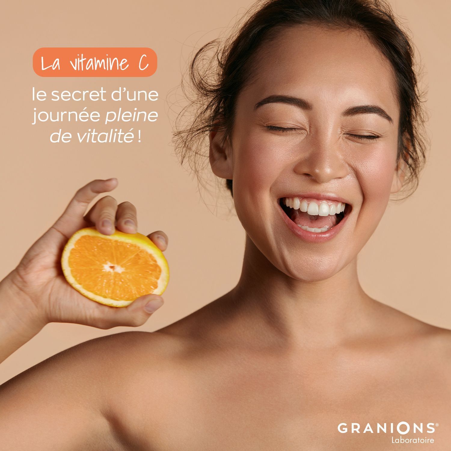 Une femme souriante tenant une demi-orange, avec un texte sur la vitalité et le logo GRANIONS.