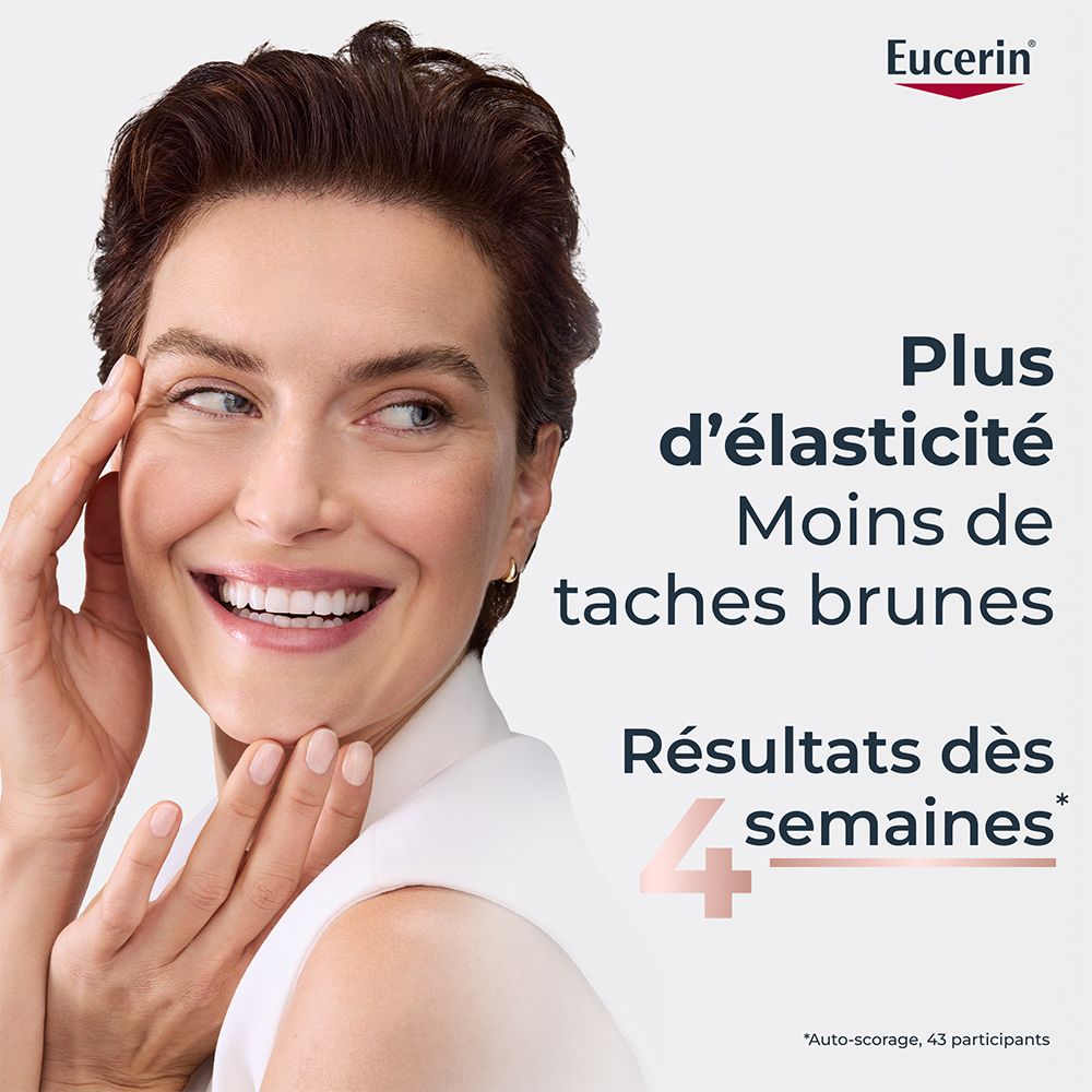 Femme souriante promouvant Eucerin Hyaluron-Filler + Elasticity.