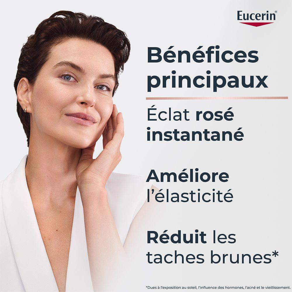 Femme avec Eucerin Hyaluron-Filler + Elasticity: Éclat rosé, élasticité.
