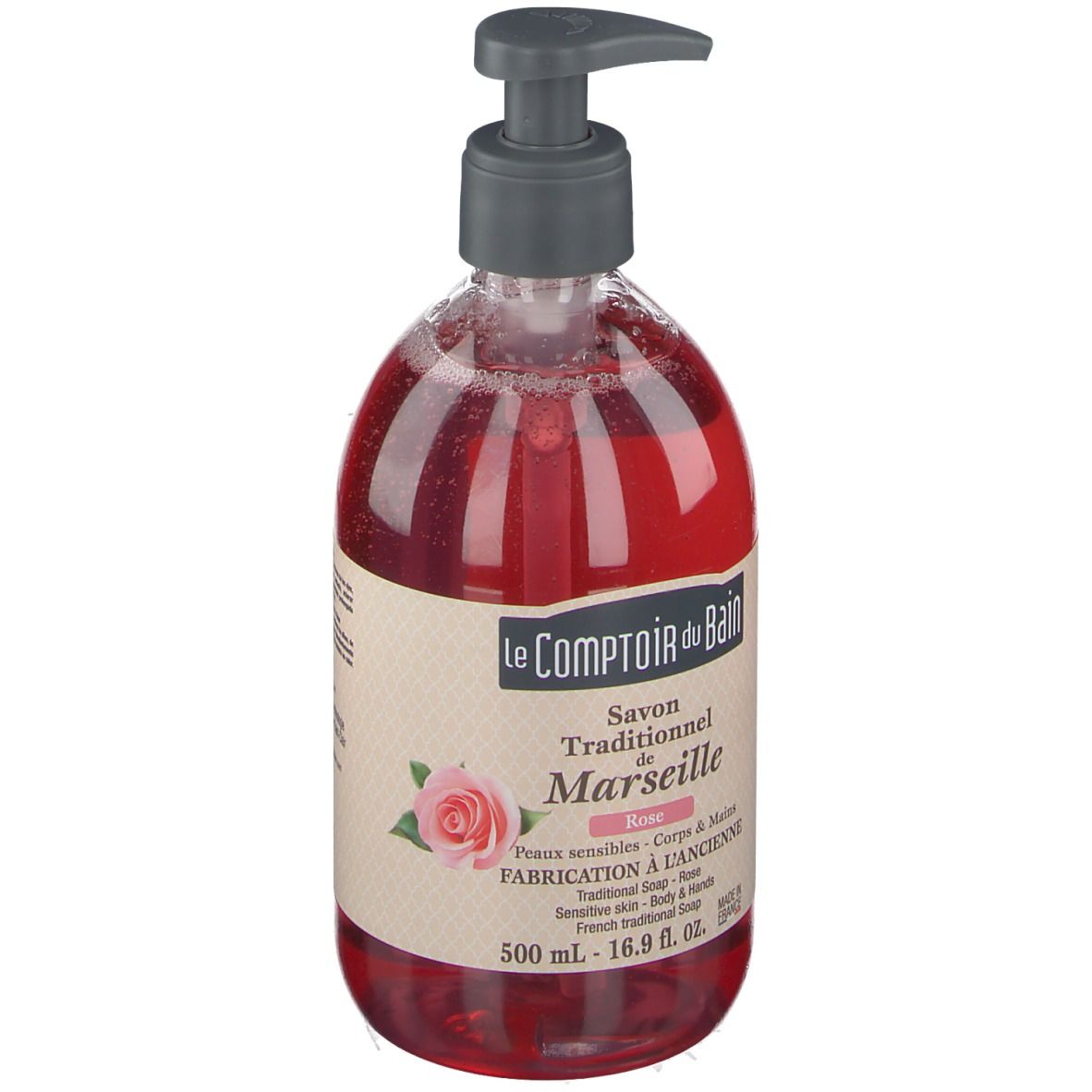 Savon liquide rouge dans un flacon transparent avec pompe. Inscription : Le Comptoir du Bain, Savon Traditionnel de Marseille Rose.