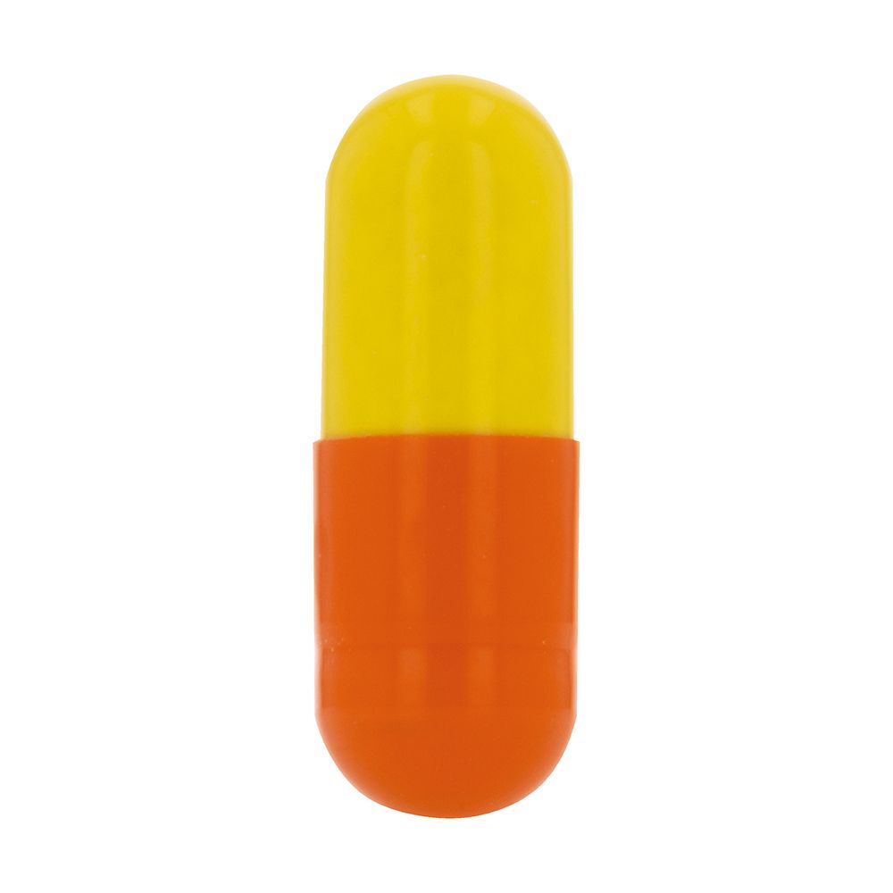 Gros plan sur une gélule bicolore. Capsule jaune et orange, avec une tête jaune et un corps orange.