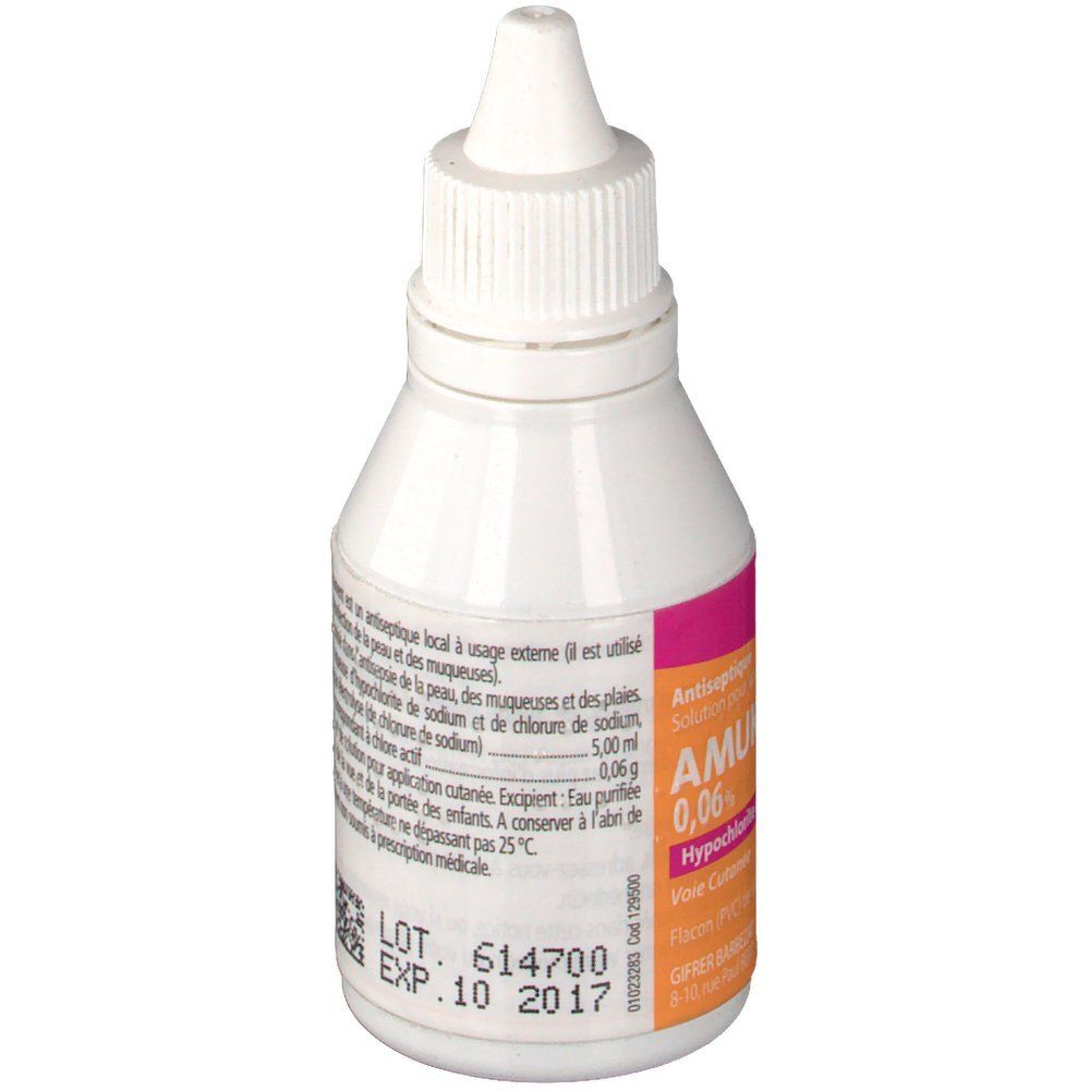 Flacon blanc avec bouchon compte-gouttes. Étiquette avec nom du produit : AMUKINE 0,06 %. Accents roses et oranges.