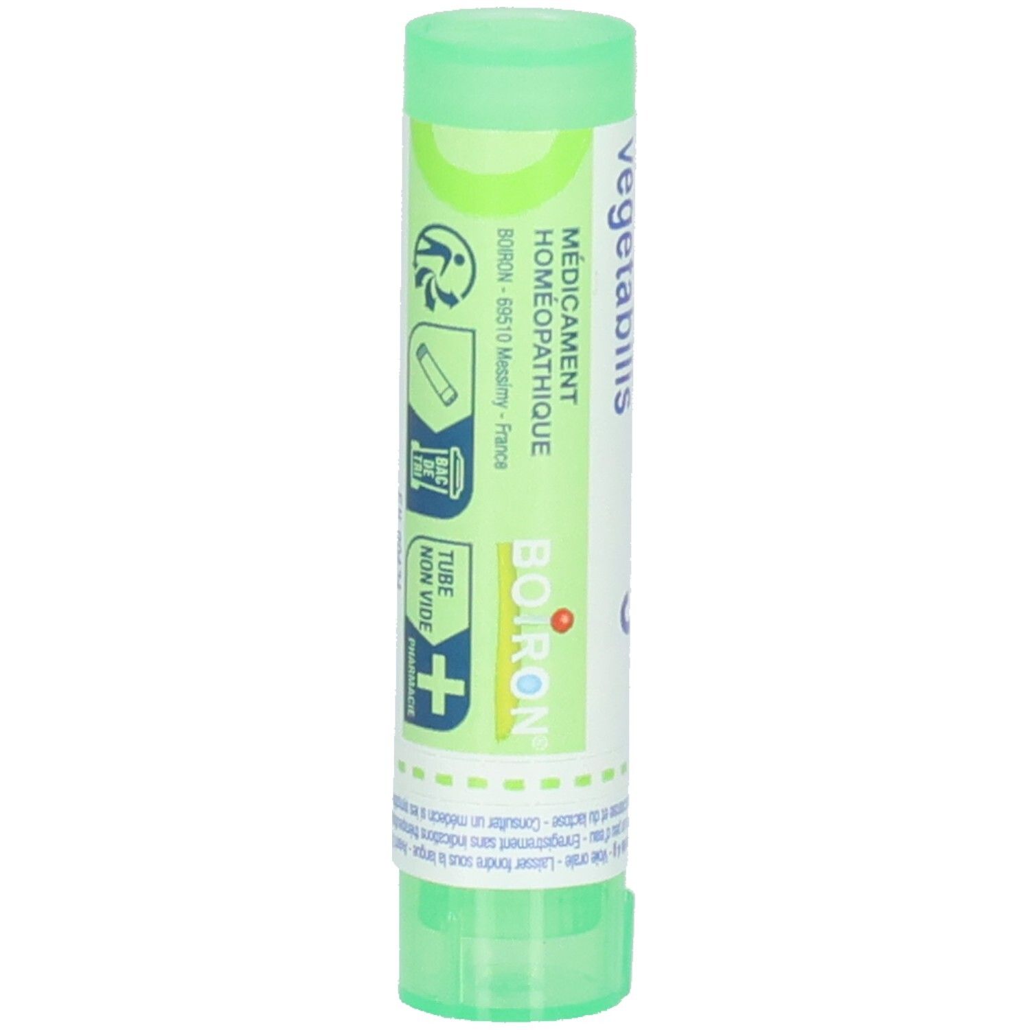 Tube cylindrique vert avec étiquette blanche. Inscription : Carbo vegetabilis. Marque Boiron. Adresse.
