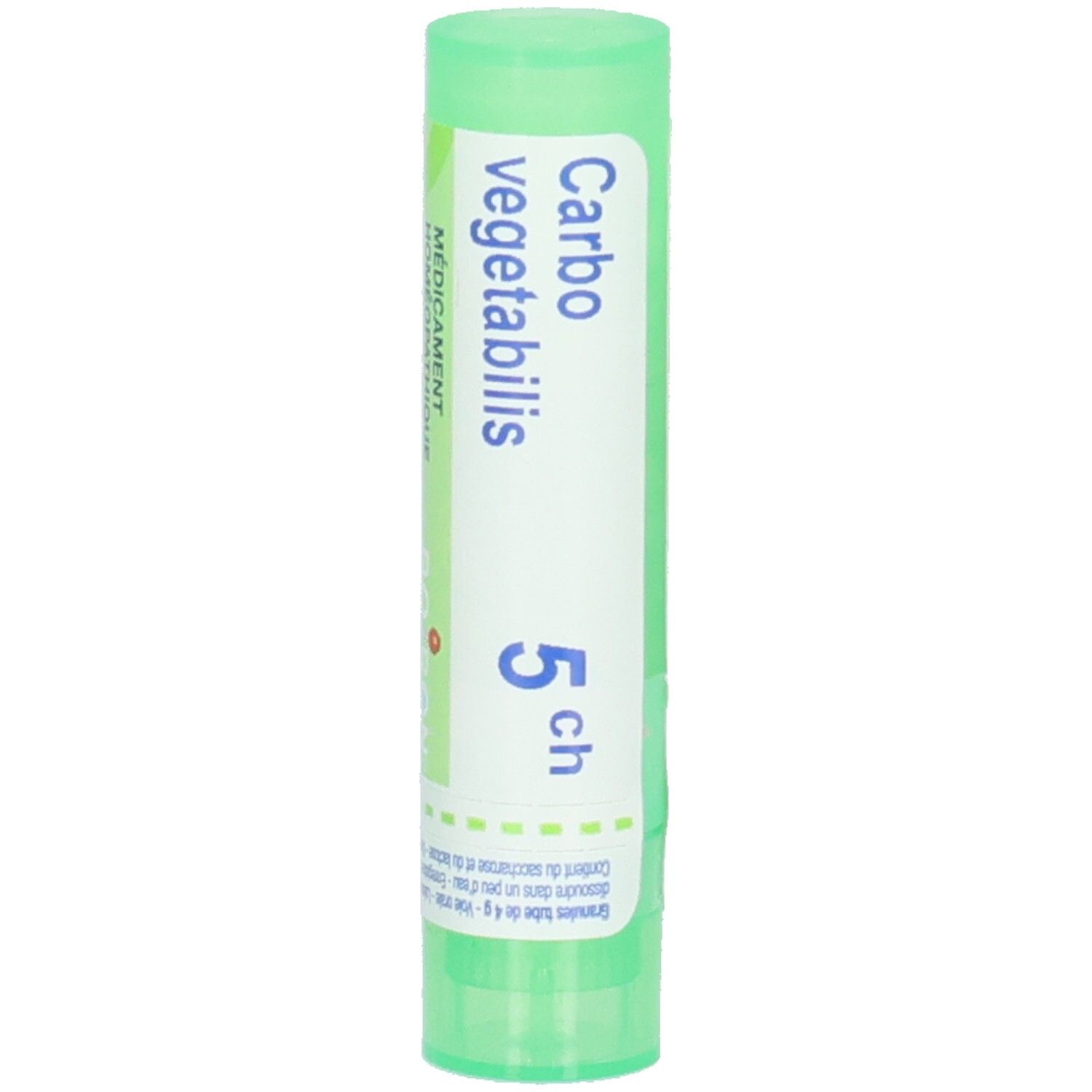 Tube cylindrique vert avec étiquette blanche. Inscription : Carbo vegetabilis 5 ch. Marque Boiron.