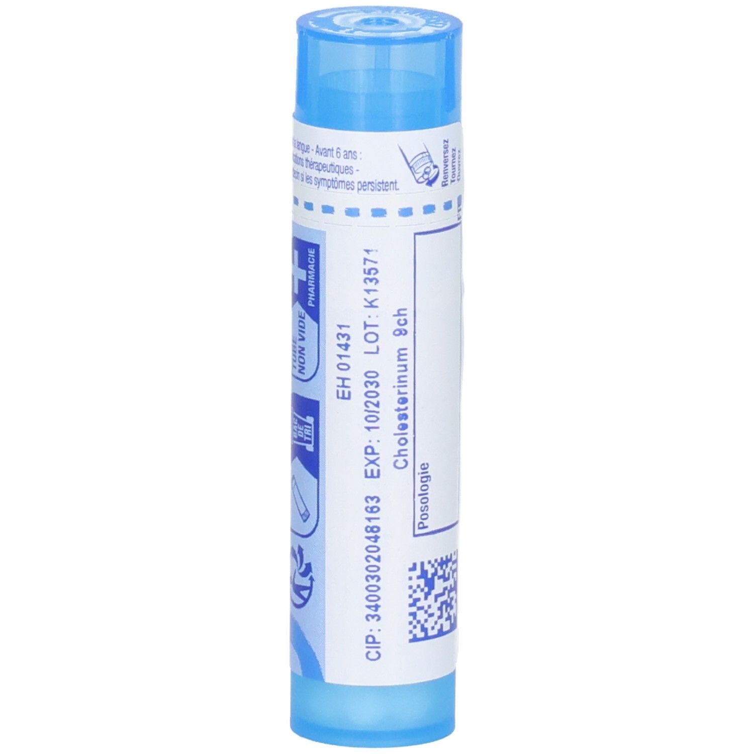 Côté d'un tube bleu avec Cholesterinum 9 ch, date d'expiration et numéro de lot.