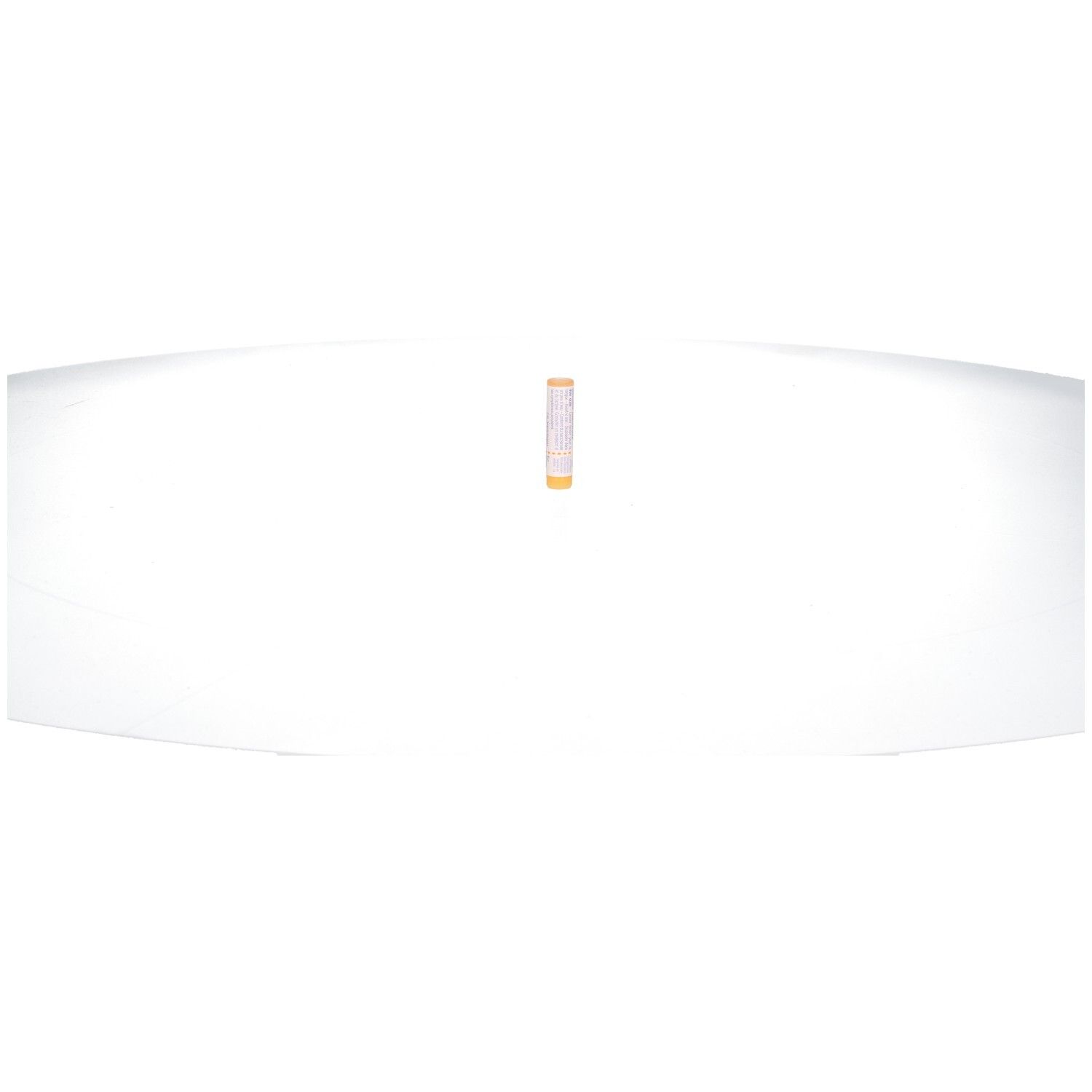 Prise de vue panoramique. Petit produit cylindrique au centre. Fond blanc.