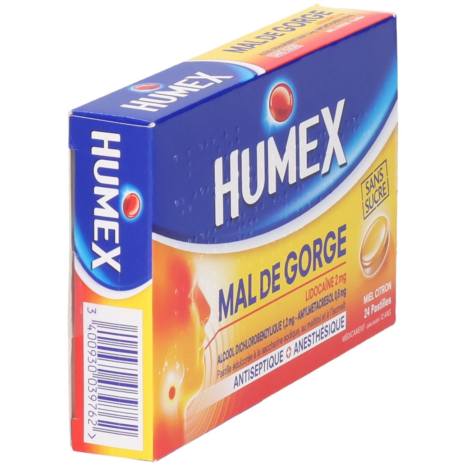 Boîte de pastilles Humex Mal de Gorge en biais. Emballage bleu et jaune. Texte: Mal de Gorge, Humex, 24 pastilles.