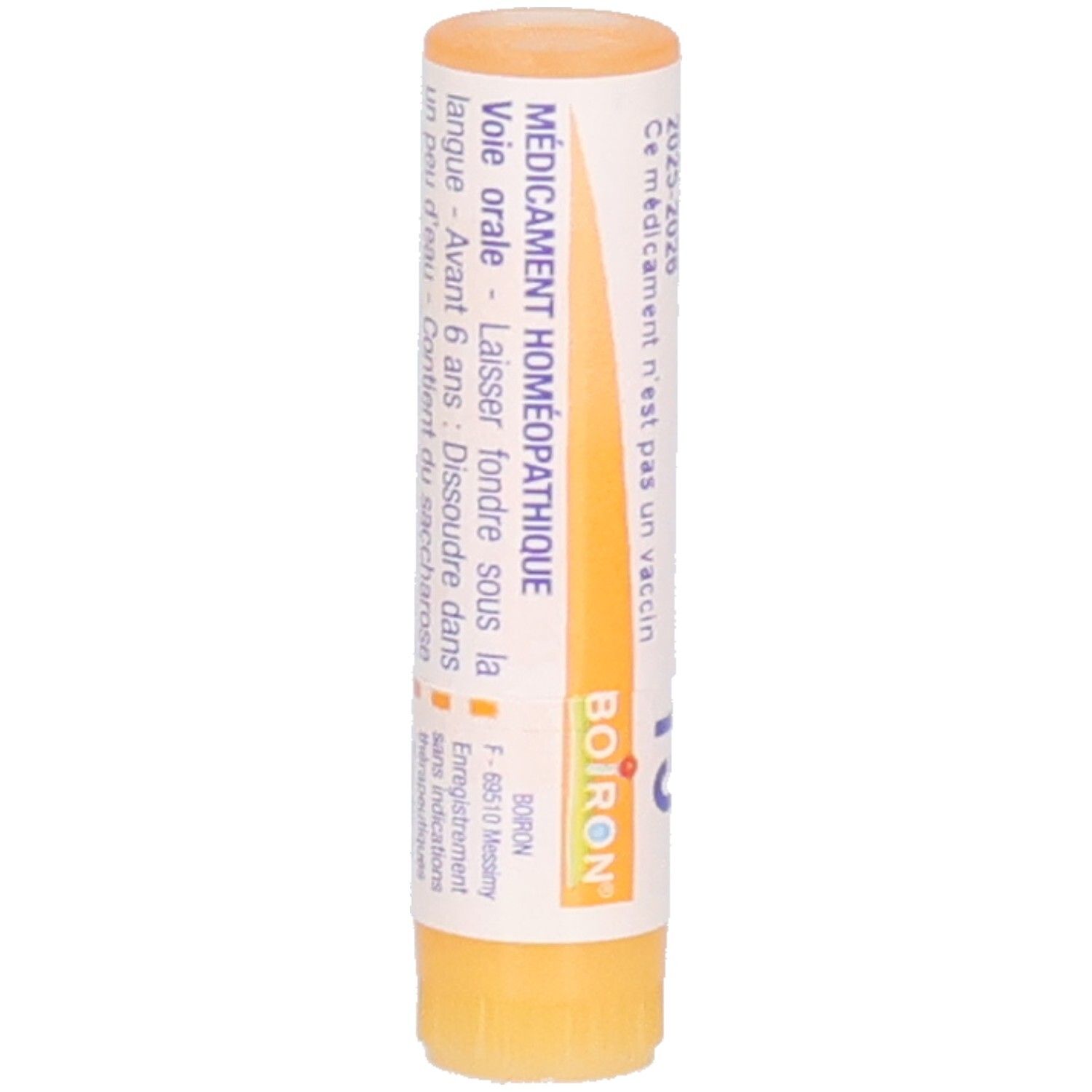 Tube cylindrique avec inscriptions. Bouchon et base orange. Texte: MÉDICAMENT HOMÉOPATHIQUE.
