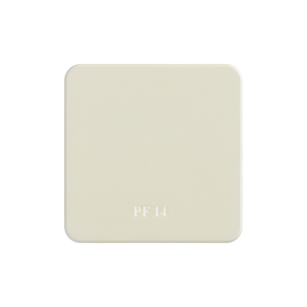 Patch carré beige. Impression 'PF 14'.