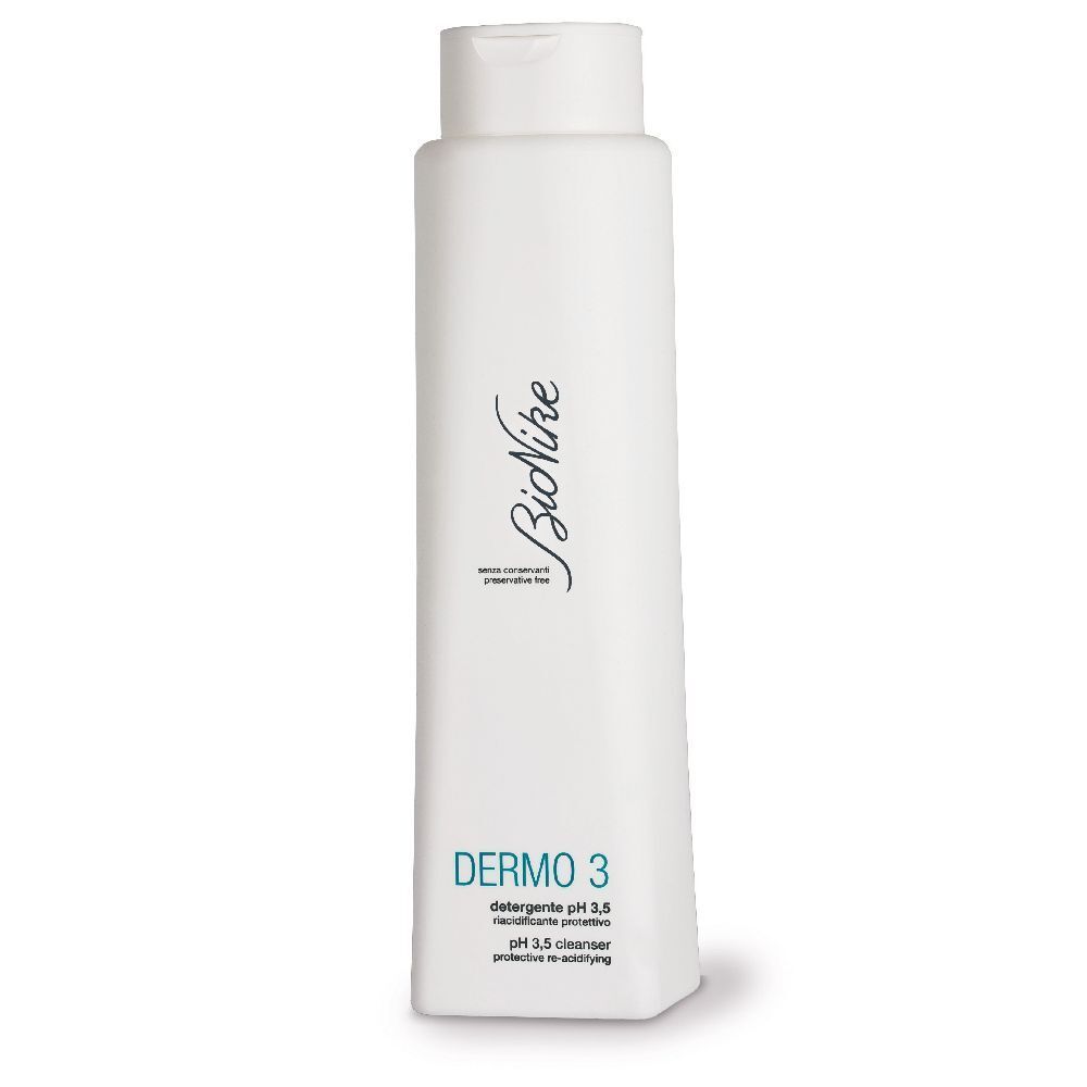 Flacon blanc rectangulaire avec bouchon à vis. Inscription : BioNike, DERMO 3, pH 3,5. Nom du produit et informations supplémentaires.
