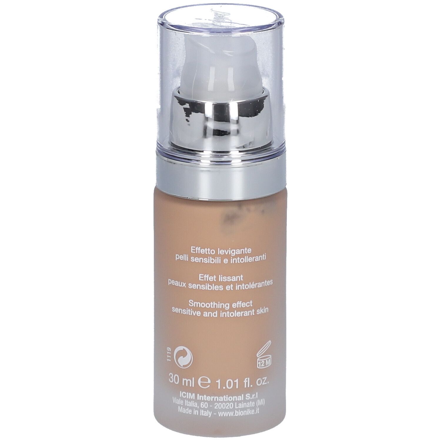 Fond de teint BioNike Defence Color Lifting. Teinte beige. Flacon avec pompe. Inscription: 30 ml, 1.01 fl. oz. Pour peaux sensibles.