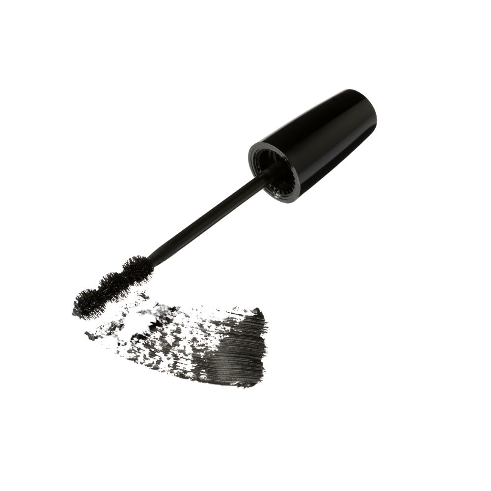 Brosse à mascara noire avec empreinte de mascara. Brosse sortie du tube.