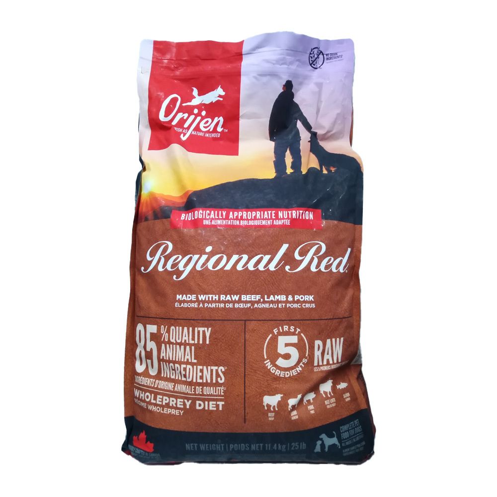 Sac de nourriture pour chiens Orijen Regional Red. Caractéristiques : 85 % d'ingrédients animaux, 5 ingrédients crus, régime Wholeprey. Image d'un homme et d'un chien.