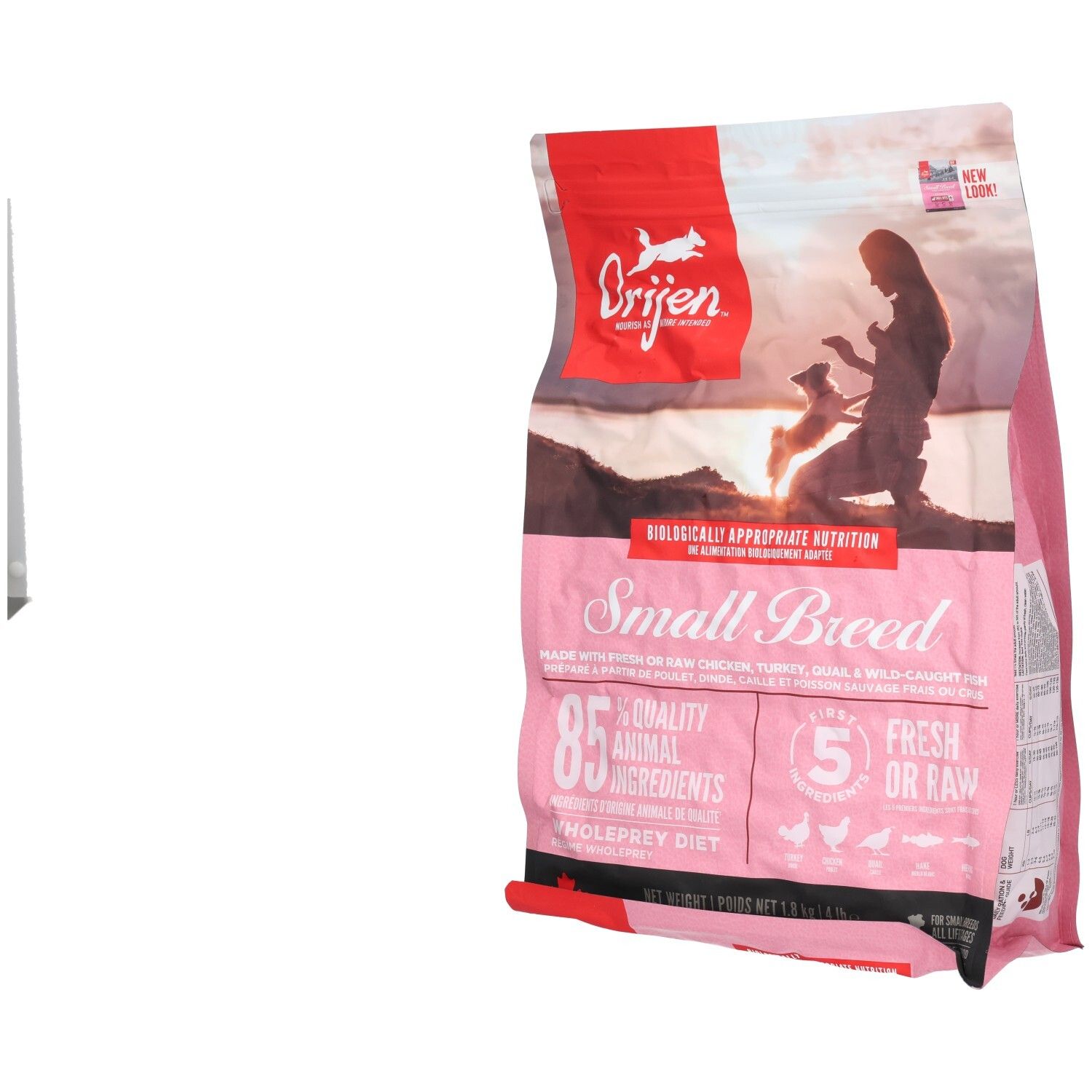 Paquet rose avec logo "Orijen" et texte "Small Breed". Contient 85% d'ingrédients animaux. Poids net : 1,8 kg.