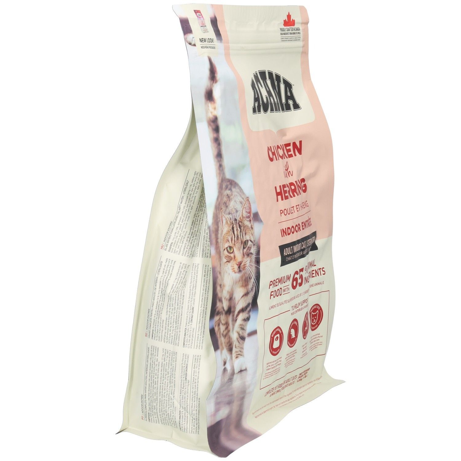 Vue d'un sac de nourriture pour chats rose et blanc. Inscription : ACANA, Chicken with Herring, Indoor Entrée. Image d'un chat. 65% d'ingrédients animaux.