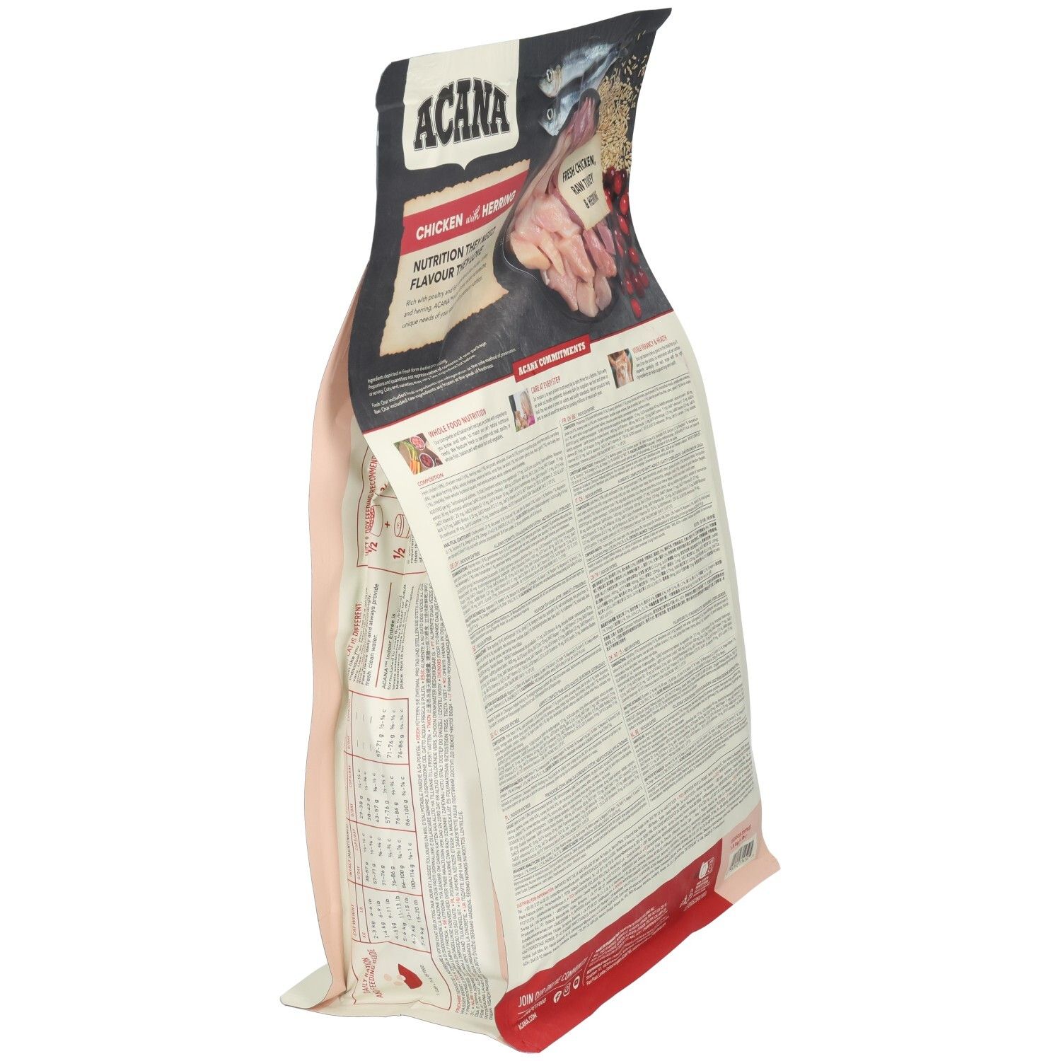 Vue en biais du dos d'un sac de nourriture pour chats. Inscription : ACANA, Chicken with Herring. Texte en plusieurs langues.