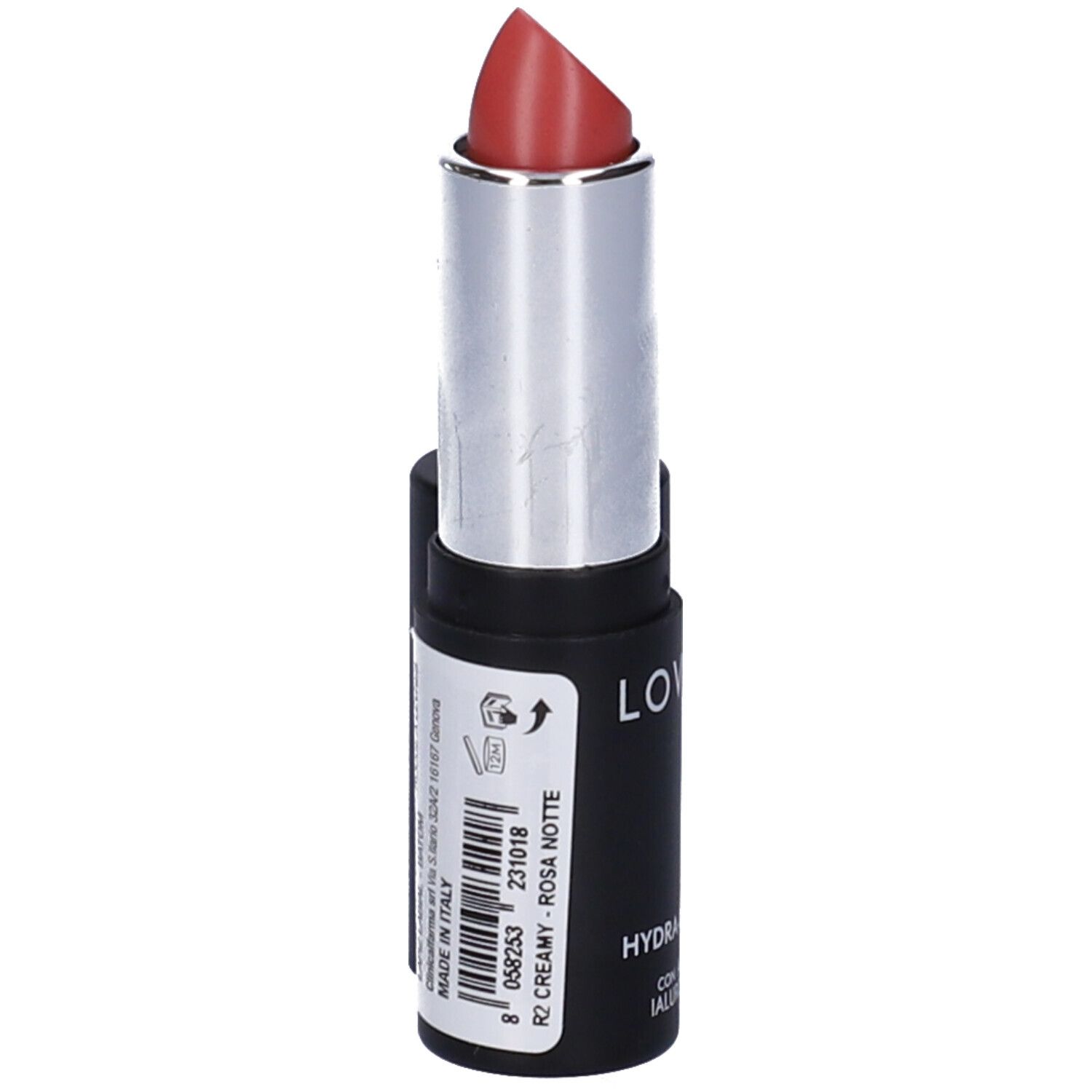 Un rouge à lèvres rouge avec un manche argenté et une base noire. La couleur est un rose mat.