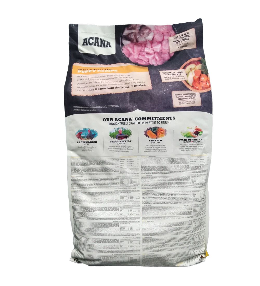 Dos du sac de nourriture pour chiens. Inscription ACANA. Contient des informations sur les ingrédients et l'origine du produit. Diverses illustrations.