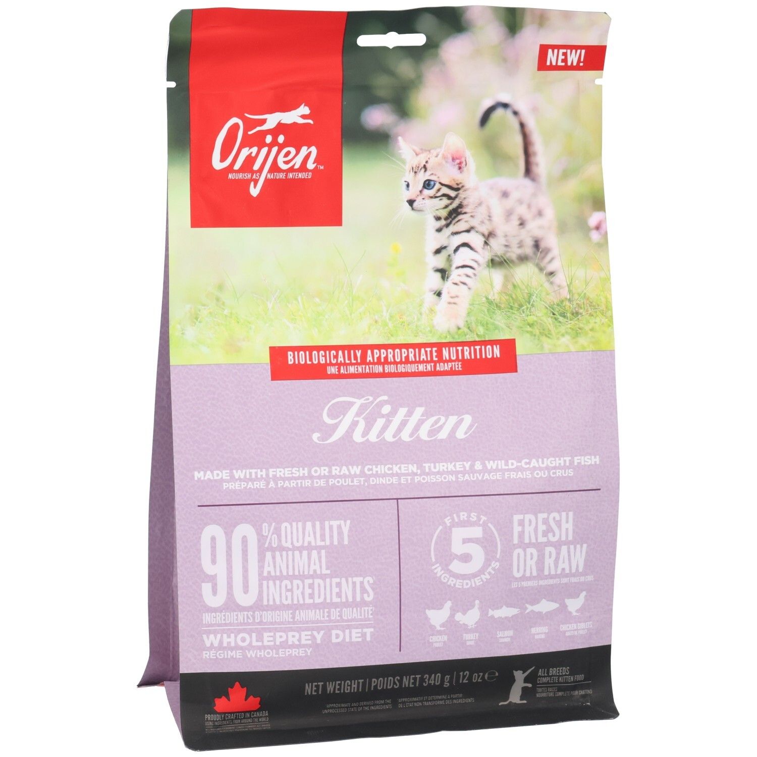 Sac de nourriture pour chat. Logo et nom du produit. Image d'un chaton. Texte : Kitten, 90% ingrédients animaux, 5 ingrédients frais. Vue en biais.