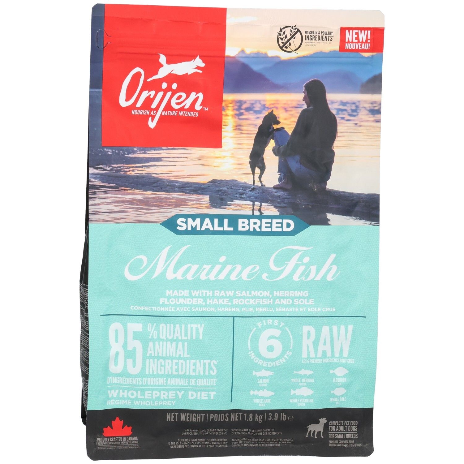 Sac de nourriture pour chiens Orijen. Inscription: Marine Fish, Small Breed. Contient 85% d'ingrédients animaux. 1,8 kg. Image: femme et chien.