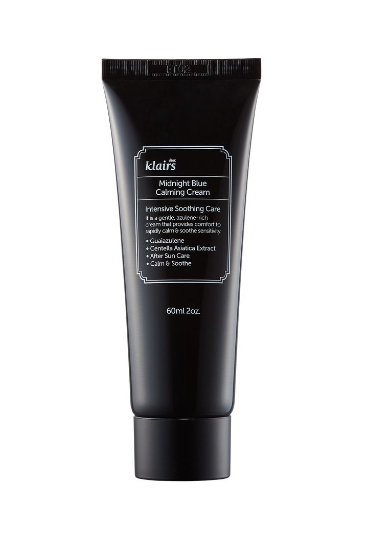 Tube bleu foncé avec étiquette blanche. Texte: Midnight Blue Calming Cream, 60ml 2oz. Marque: Klairs.