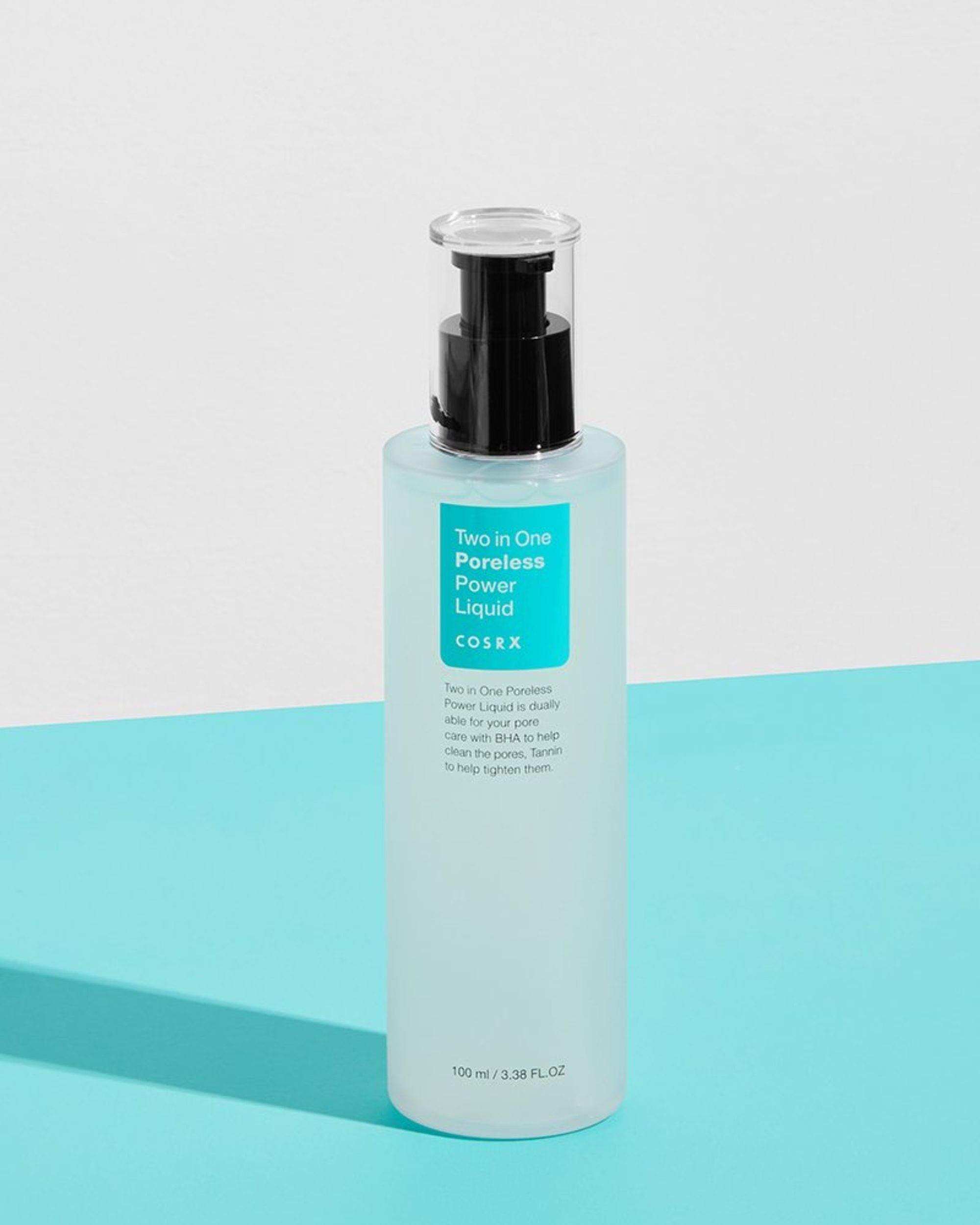 COSRX Two in One Poreless Power Liquid dans une bouteille dépolie avec distributeur à pompe.
