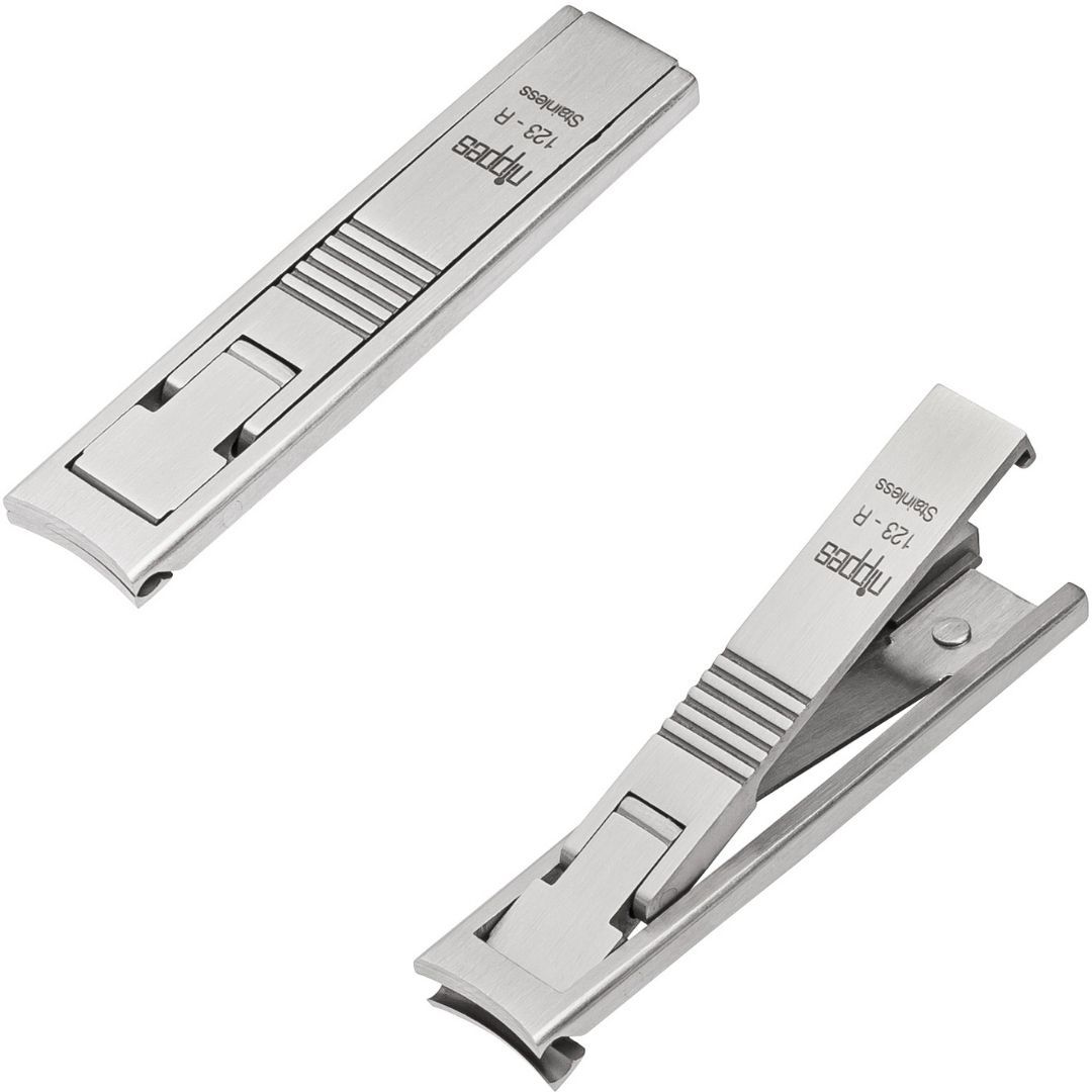 Coupe-ongles en acier inoxydable. Marque "nippes", référence "123-R Stainless". Deux vues, ouvert et fermé.