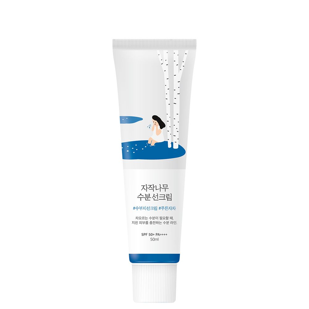 Tube de crème solaire avec motif de bouleau et indication SPF 50+ PA++++.