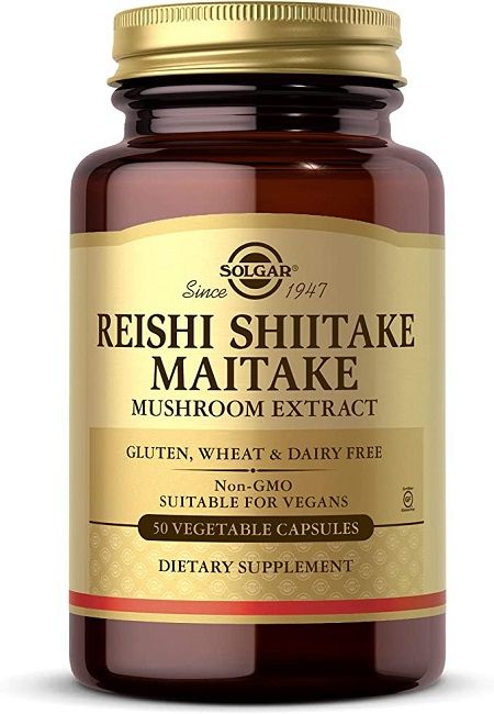 Flacon en verre brun avec étiquette dorée. Inscription : Reishi Shiitake Maitake Mushroom Extract. 50 gélules. Marque : Solgar.
