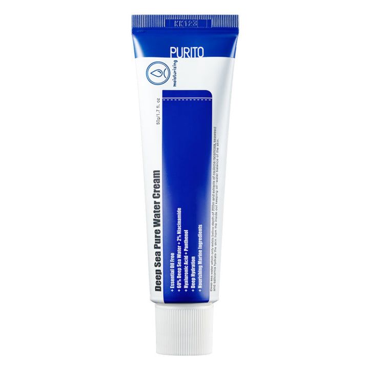 Gros plan sur un tube. Inscription : Deep Sea Pure Water Cream. Tube bleu et blanc, marque PURITO, ingrédients.