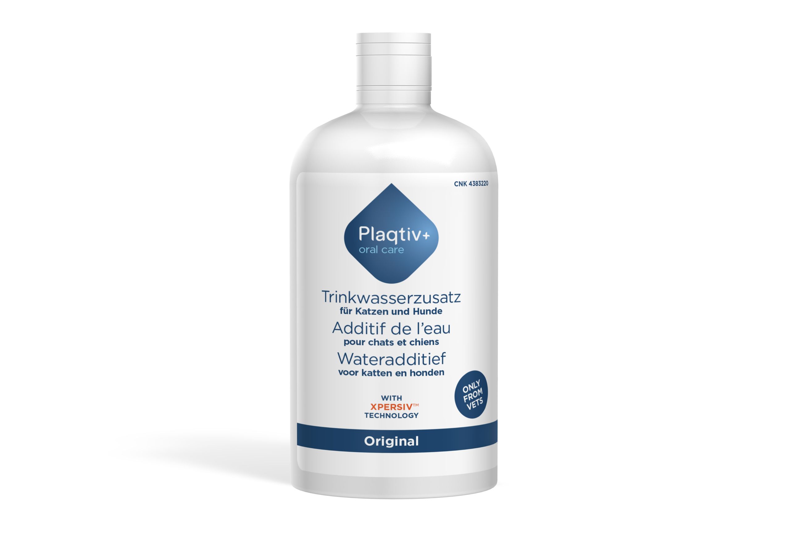 Bouteille blanche avec étiquette bleue. Texte: Plaqtiv+ oral care, Additif de l'eau pour chats et chiens, Wateradditief voor katten en honden.