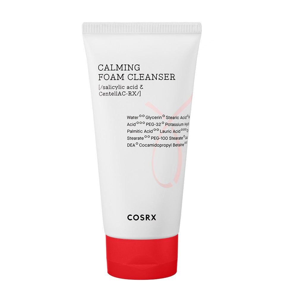 Tube blanc à bouchon rouge. Inscription: CALMING FOAM CLEANSER, ingrédients. Marque: COSRX.